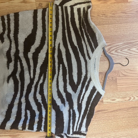 Zebra Print Sweater - Black and White Size 3XL - Picture 4 of 7